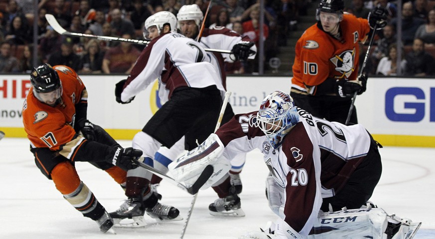 Kein Durchkommen für Ryan Kessler von den Anaheim Ducks.