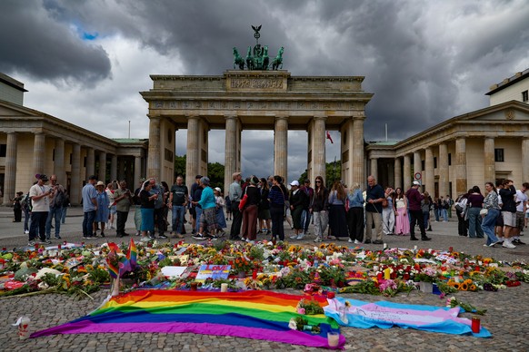 epa13135317 People at a mourning site in front of the Brandenburg Gate, near the scene where a vehicle plowed into a crowd on the sideline of the Christopher Street Day (CSD) parade in Berlin, Germany ...
