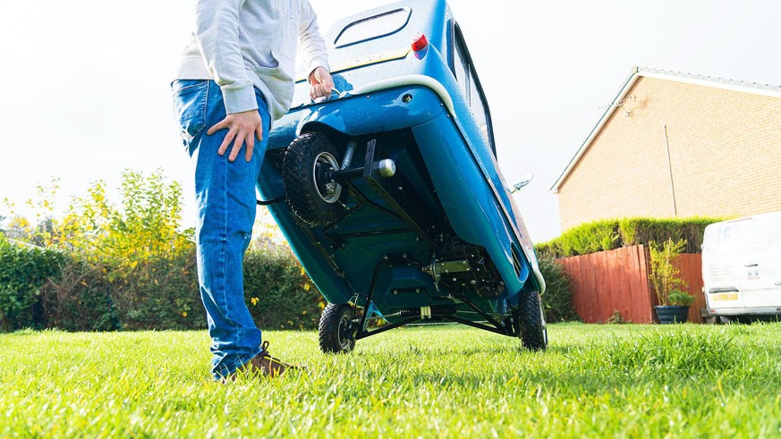 Peel P50 microcar auto mini retro England jeremy clarkson top gear https://www.carandclassic.co.uk/auctions/2021-peel-p50-npx2Gn
