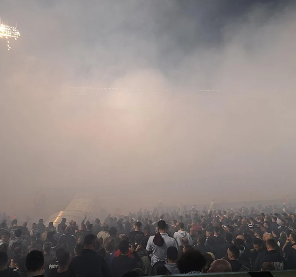 Rauch beim Spiel zwischen Partizan Belgrad und Köln.