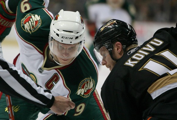 IMAGO / ZUMA Press

Dec 29, 2009 - Anaheim, California, USA - Anaheim Ducks center Saku Koivu, right, faces off against his brother Minnesota Wild s center Mikko Koivu during the third period of an NH ...