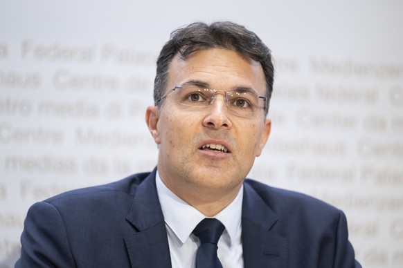 Nationalrat Marc Jost, EVP-BE, spricht waehrend einer Medienkonferenz zur Lancierung der eidgenoessischen Volksinitiative &quot;fuer einen nachhaltigen und zukunftsgerichteten Finanzplatz&quot;, am Di ...