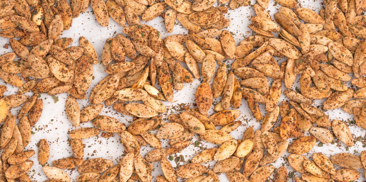 http://www.delish.com/cooking/recipes/a44060/rosemary-parmesan-pumpkin-seeds-recipe/ rosmarin parmesan kürbis samen