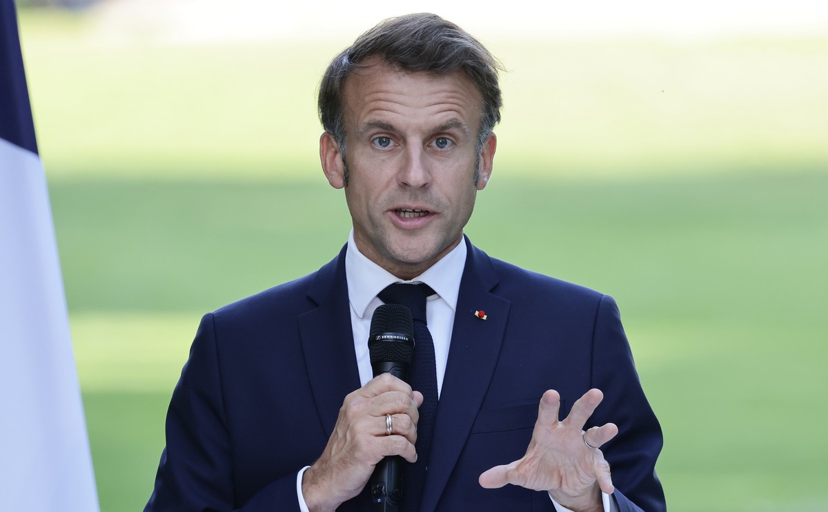 epa12188024 France's President Emmanuel Macron delivers a speech for 'France Music Week', a day before the 'Fete de la Musique', at the Elysee presidential palace in Paris, Fr ...