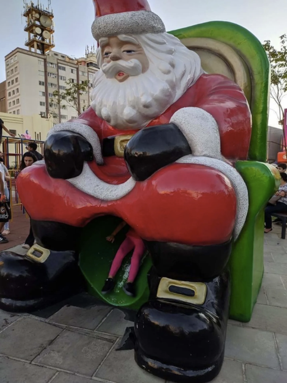 Die lustigsten Fails der Woche: Weihnachtsmann Rutschbahn für Kinder