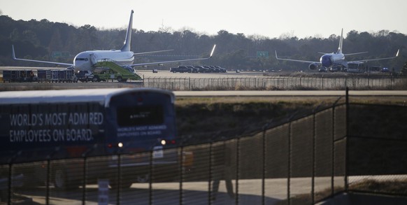Die Delta-Maschine (links) und das Southwest-Flugzeug am Flughafen von Atlanta.&nbsp;