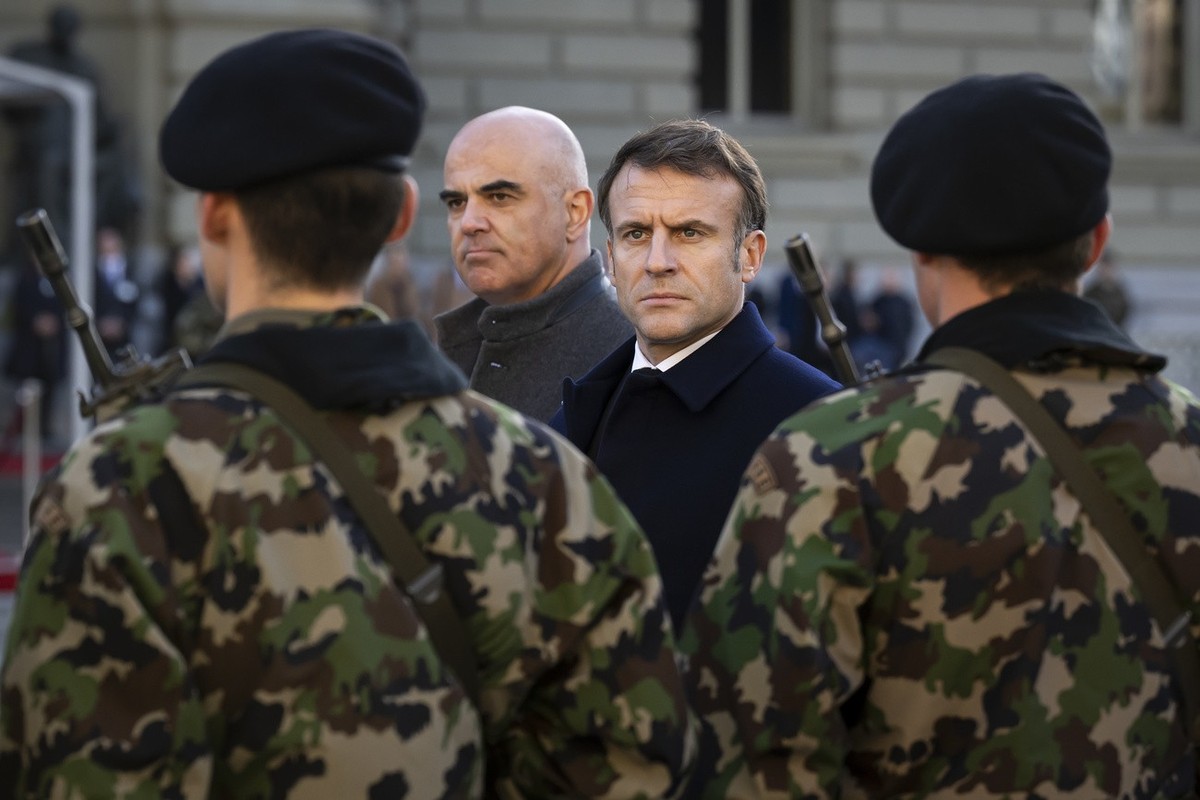 French President Emmanuel Macron, right, and Switzerland President Alain Berset, left, inspect the guard of honour of the Swiss army, on the Federal square in front of the Federal Palace, the Swiss Pa ...