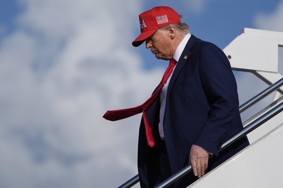 President Donald Trump arrives on Air Force One at Des Moines International Airport, Thursday, July 3, 2025, in Des Moines, Iowa. (AP Photo/Alex Brandon)
Donald Trump