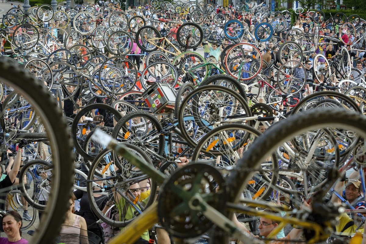 epa04720581 Cyclists lift their bikes during the 'Critical Mass' bicyclists' gathering in Debrecen, 226 kms east of Budapest, Hungary, 25 April 2015. Hungary saw cyclist gatherings with ...