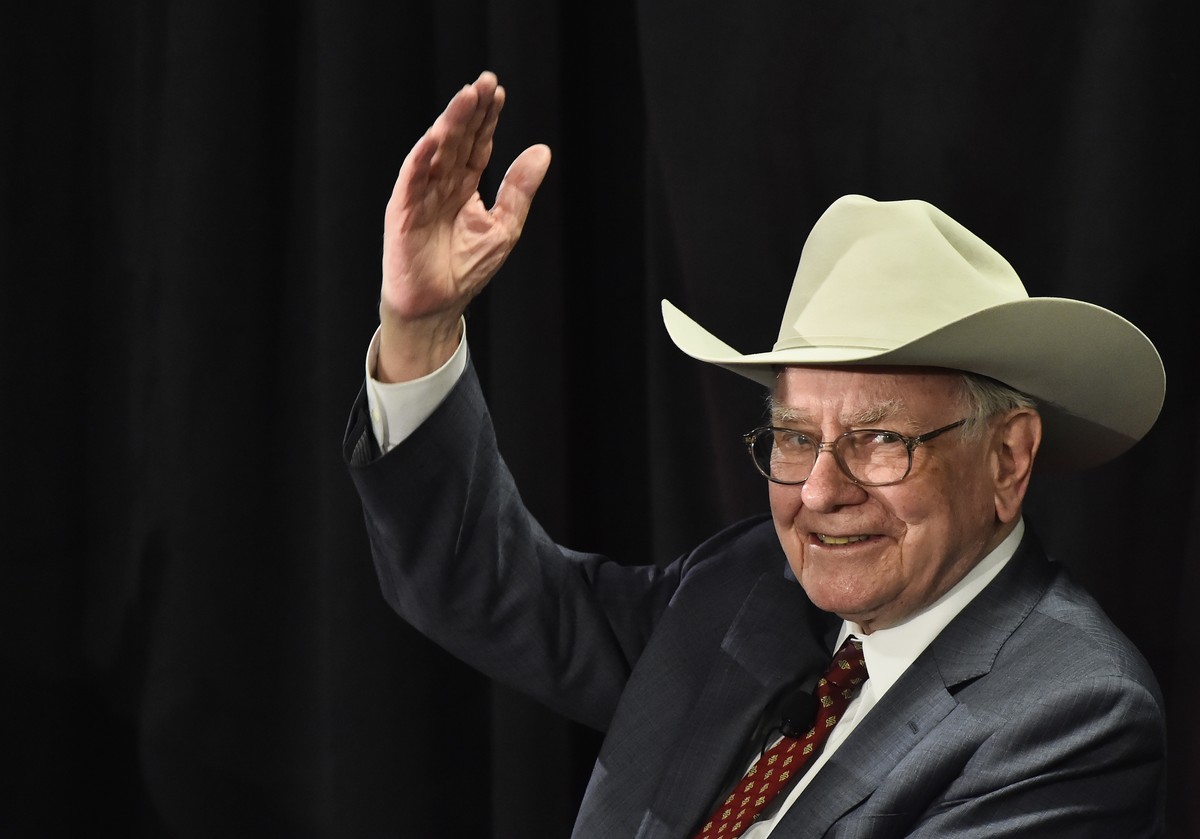 epa12072107 (FILE) - Berkshire Hathaway CEO Warren Buffett waves to the crowd after playing a ukulele while wearing a cowboy hat after answering questions for a crowd inside his new North Texas store  ...