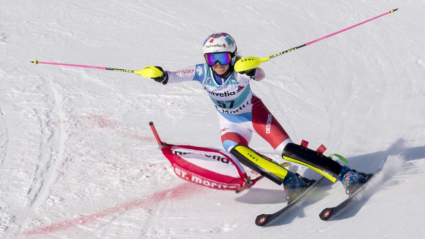 epa08072789 Aline Danioth of Switzerland in action during the women&#039;s parallel slalom qualification run at the FIS Alpine Ski World Cup, in St. Moritz, Switzerland, 15 December 2019. EPA/JEAN-CHR ...