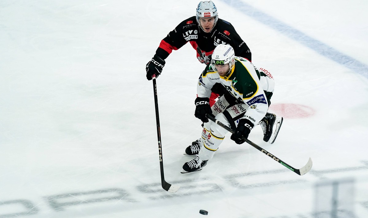 Basel, Switzerland, February 28th 2025: Patrick Obrist 13 Olten battles for the puck during the Sky Swiss League Playoff Semi-Final Ice hockey, Eishockey match between EHC Basel and EHC Olten at St. J ...