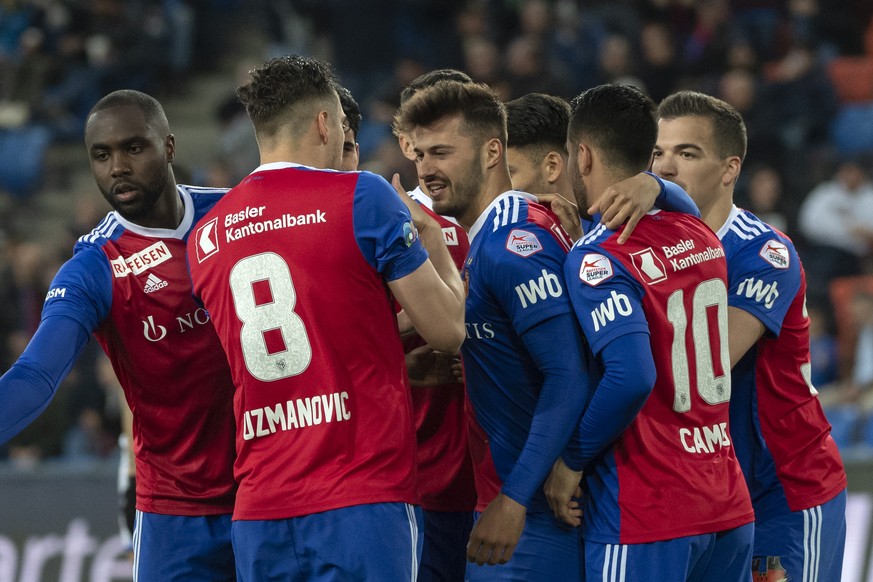 Die Basler jubeln ueber ihr 3:0 im Fussball Meisterschaftsspiel der Super League zwischen dem FC Basel 1893 und dem FC Luzern im Stadion St. Jakob-Park in Basel, am Mittwoch, 15. Mai 2019. (KEYSTONE/G ...