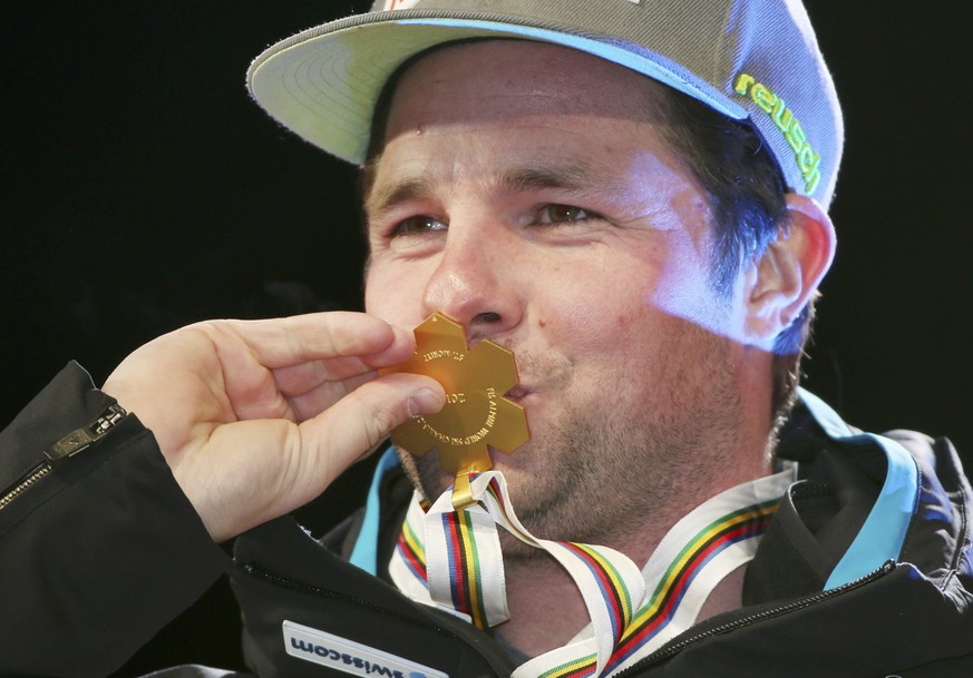 Alpine Skiing - FIS Alpine Skiing World Championships - Men&#039;s Alpine Downhill - St. Moritz, Switzerland - 12/2/17 - Beat Feuz of Switzerland displays his gold medal. REUTERS/Stefano Rellandini