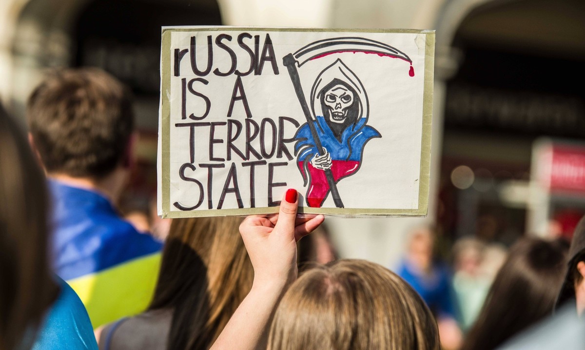 News Bilder des Tages June 6, 2023, Munich, Bavaria, Germany: Reacting to the shocking news of the breach of the Kakhovka dam in Ukraine, Germans and Ukrainians in Munich, Germany organized an emergen ...