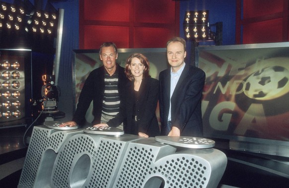 Bildnummer: 09398316 Datum: 01.08.1999 Copyright: imago/teutopress
v.l.: J�rg Wontorra, Monica Lierhaus, Oliver Welke in ran (SAT.1) 08/99 urb TV Fernsehen Sportsendung SAT.1 Studio Kulisse Dekoratio ...