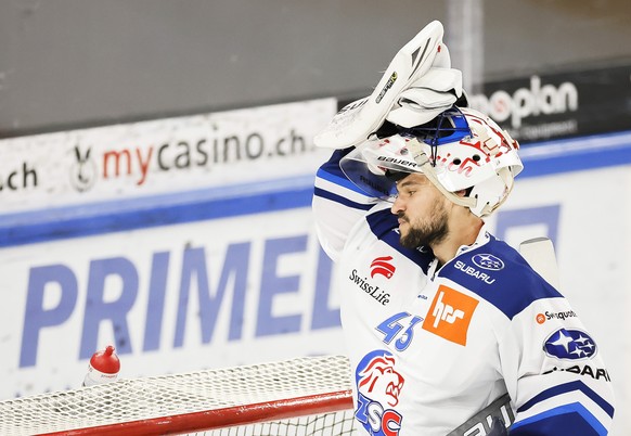 Zuerichs goalkeeper Jakub Kovar im ersten Eishockey Playoff-Finalspiel der National League zwischen dem EV Zug und den ZSC Lions am Montag 18. April 2022, in der Bossard Arena in Zug. (KEYSTONE/Michae ...