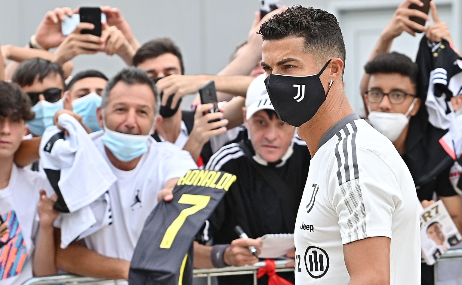 epa09366517 Juventus&#039; player Cristiano Ronaldo arrives at J Medical Center of Juventus, in Turin, Italy, 26 July 2021. EPA/Alessandro Di Marco