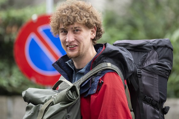 Max Voegtli, Sprecher der Klimabewegung Renovate Switzerland, auf dem Weg ins Zuercher Bezirksgericht, aufgenommen am Dienstag, 29. August 2023 in Zuerich. Der Klimaaktivist muss sich fuer zwei Aktion ...