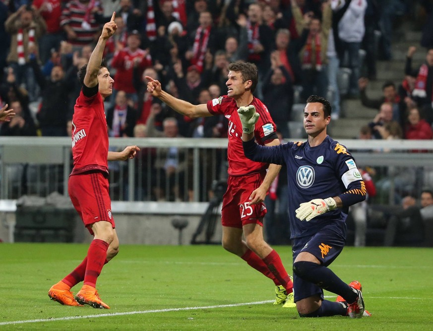 MUNICH, Sept. 22, 2015 -- Bayern s Robert Lewandowski (L) celebrates during the German Bundesliga soccer match between FC Bayern Munich and VfL Wolfsburg at the Allianz Arena stadium in Munich, German ...