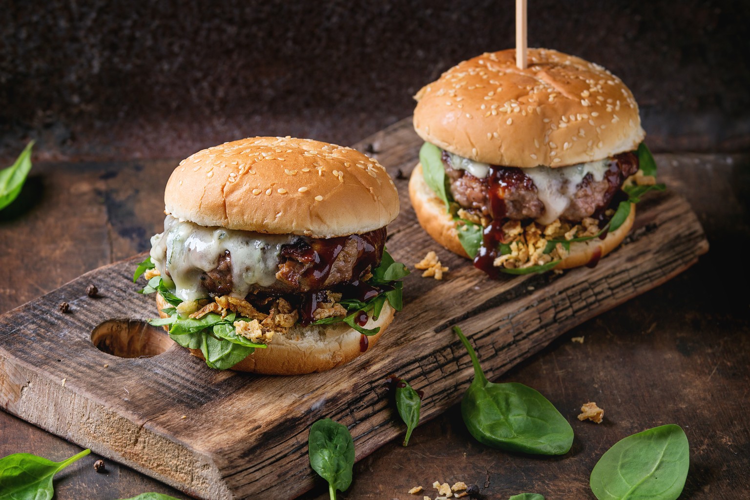 Bei einem Hamburger (oder, wie hier, Cheeseburger) sind die Varianten endlos.