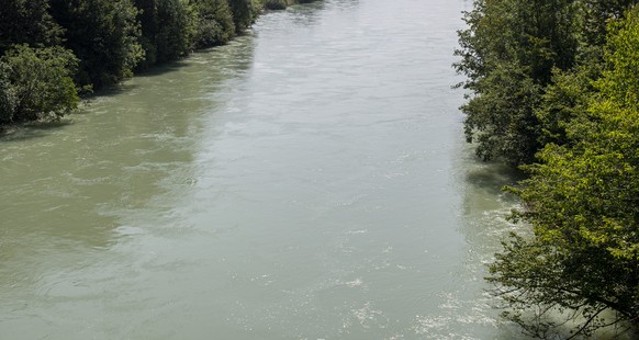 Der Hagneckkanal, aufgenommen am Donnerstag, 22. Juli 2021, in Hagneck. Der Hagneckkanal ist eine acht Kilometer lange Verbindung zwischen der Aare bei Aarberg und dem Bielersee. Durch ihn wird die Aa ...