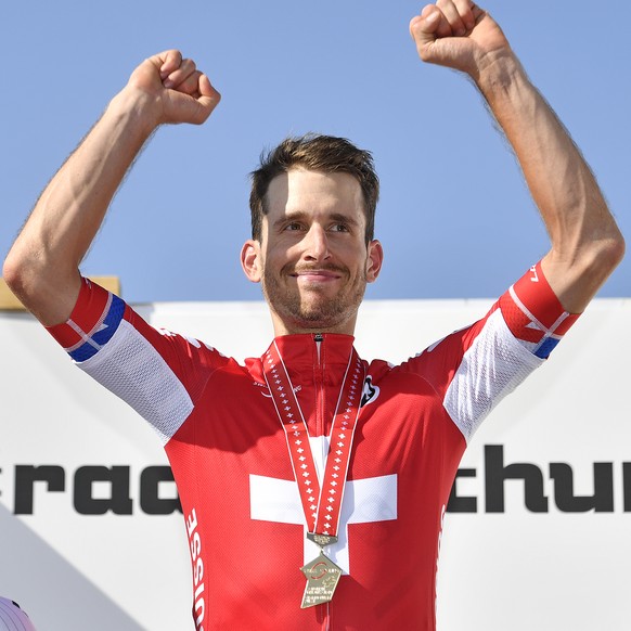Sebastien Reichenbach, rechts, gewinnt vor Simon Pellaud, links, die Rad-Strassen Schweizermeisterschaften in Oberwangen (TG) am Sonntag, 30. Juni 2019. (KEYSTONE/Walter Bieri)