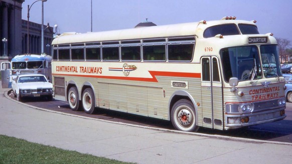 By David Wilson from Oak Park, Illinois, USA - 19680428 08 Continental Trailways bus, CC BY 2.0, https://commons.wikimedia.org/w/index.php?curid=49304527