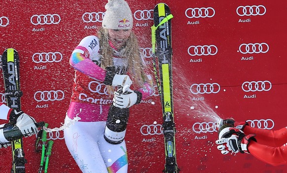 Rekordhalterin Vonn wird nass gemacht.