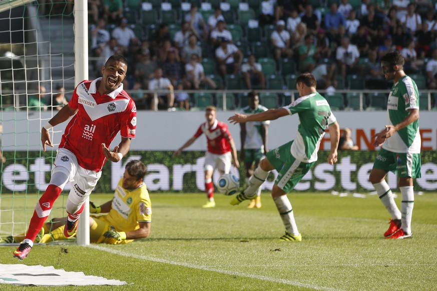 11.09.2016; St. Gallen; Fussball Super League - FC St.Gallen - FC Lugano; Jubel beim Torschuetzen zum 0:2 Rodrigo Aguirre (L, Lugano) nach dem Tor, Enttaeuschung bei Torhueter Daniel Lopar (am Boden), ...