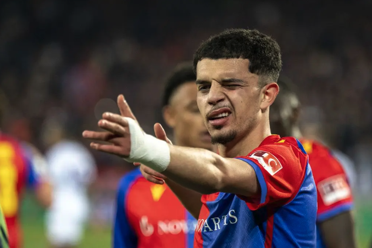 Grâce à ses excellentes prestations avec le FC Bâle, Zeki Amdouni a été transféré à Burnley, néo-promu en Premier League.