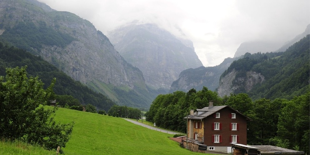 Die vier Männer zündeten ihre Selbstbau-Bomben in Tunnels und Galerien in Glarus Süd.