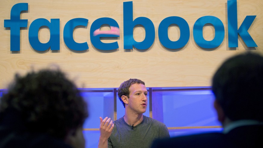 epa05180317 Facebook CEO Mark Zuckerberg speaks at the Facebook Innovation Hub in Berlin, Germany, 25 February 2016. Zuckerberg presented studies on Artificial Intelligence inter alia. Mark Zuckerberg ...