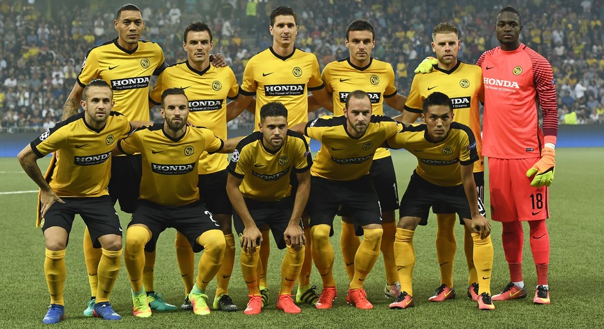 16.08.2016; Bern; Fussball Champions League play-off - BSC Young Boys - Borussia Moenchengladbach; 
Teambild hinten: Guillaume Hoarau (YB), Alain Rochat (YB), Milan Vilotic (YB), Milan Gajic (YB), Yor ...