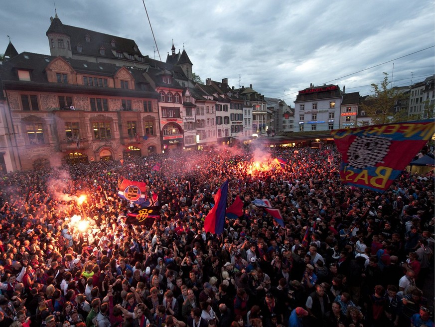 Das wollen Spieler und Fans in diesem Jahr zum fünften Mal erleben: die Meisterfeier auf dem Barfüsserplatz in der Basler Innenstadt.