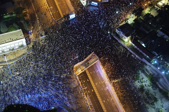 epa10421010 A general aerial view shows people take part in a protest against the new government in Tel Aviv, Israel, 21 January 2023. A statement made by the country&#039;s new Justice Minister Levin ...