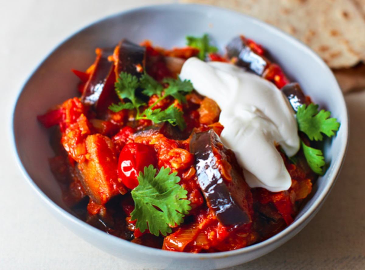 aubergine kirschtomaten tomaten vegetarisch curry indien essen food http://meerasodha.com/aubergine-and-cherry-tomato-curry/