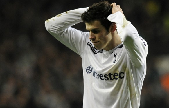 Tottenham&#039;s Gareth Bale reacts after missing a penalty during the Champions League Group A soccer match between Tottenham Hotspur and Werder Bremen at White Hart Lane stadium in London, Wednesday ...