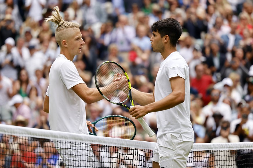 epa11450040 Carlos Alcaraz (R) of Spain is congratulated at the net by Mark Lajal of Estonia after winning their Men&#039;s 1st round match at the Wimbledon Championships, Wimbledon, Britain, 01 July  ...