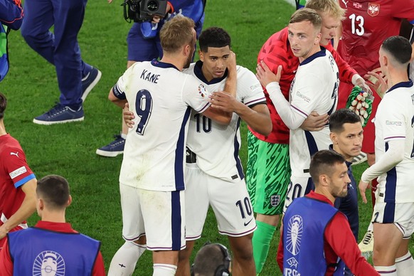 epa11416403 Harry Kane (L) of England and Jude Bellingham of England celebrate after the UEFA EURO 2024 group C match between Serbia and England in Gelsenkirchen, Germany, 16 June 2024. EPA/GEORGI LIC ...
