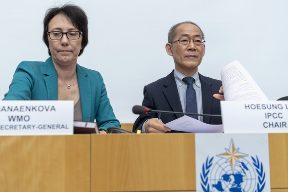 epa07761726 Elena Manaenkova, (L), World Meteorological Organization (WMO) Deputy Secretary-General and Hoesung Lee, (R), chair of the United Nations Intergovernmental Panel on Climate Change (IPCC) s ...