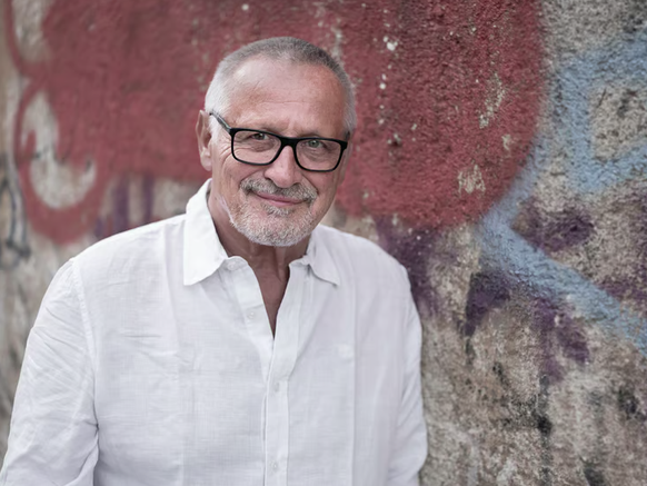 Erst hat er sich entschuldigt. Jetzt lässt der Liedermacher Konstantin Wecker, 79, seine Anwälte sprechen.