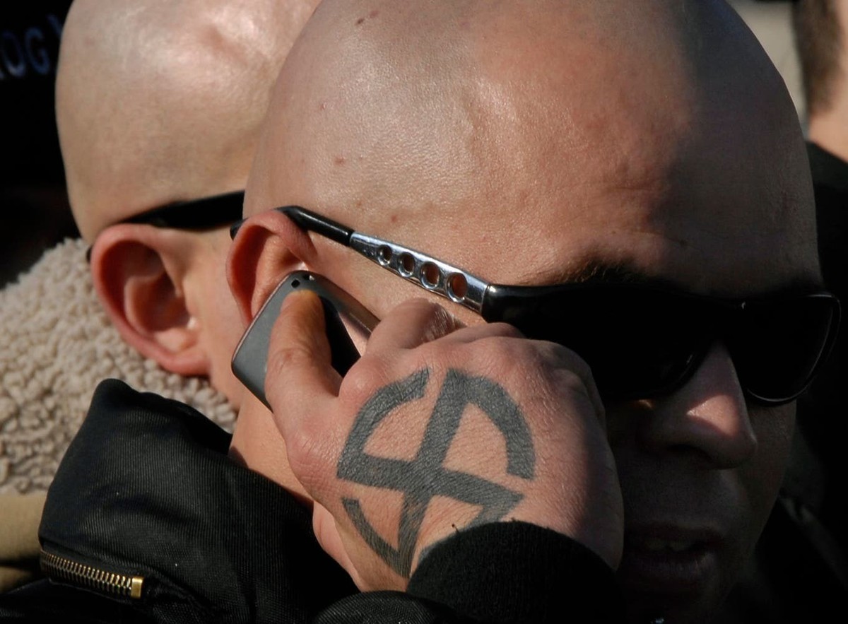 De nombreux radicaux de droite portent également des tatouages ​​qui expriment leurs opinions.