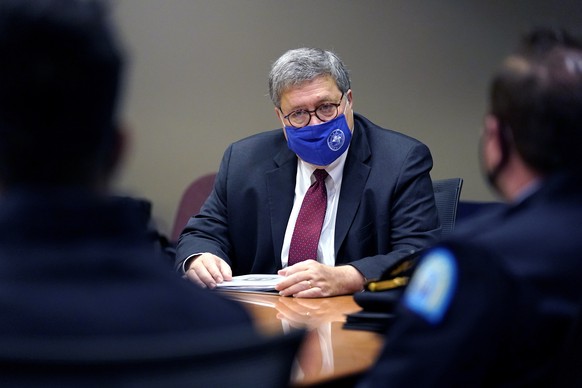epa08884457 (FILE) - United States Attorney General William Barr meets with members of the St. Louis Police Department in St. Louis, Missouri, USA, 15 October 2020 (reissued 15 December 2020). Accordi ...