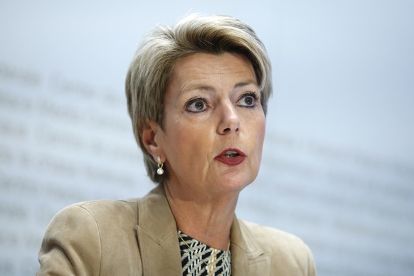 Bundesraetin Karin Keller-Sutter spricht waehrend der Medienkonferenz des Bundesrates zu den Volksabstimmungen, am Sonntag, 27. September 2020, in Bern. (KEYSTONE/Peter Klaunzer)