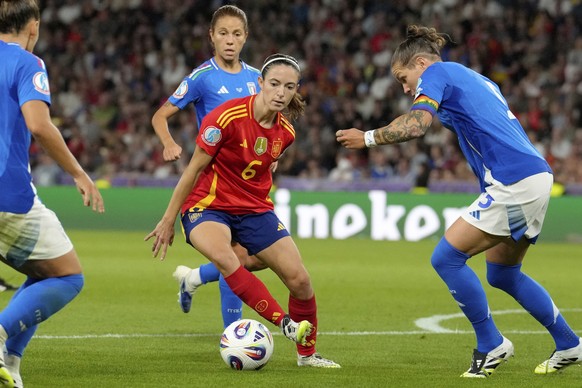 Spain&#039;s Aitana Bonmati controls the ball during the Women&#039;s Euro 2025, group B, soccer match between Italy and Spain at Stadion Wankdorf in Bern, Switzerland, Friday, July 11, 2025. (AP Phot ...