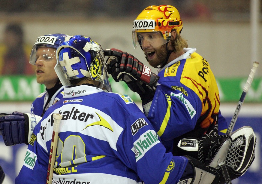 Joe Thornton steht beim HC Davos im Mittelpunkt, Reto von Arx hält sich im Hintergrund.&nbsp;