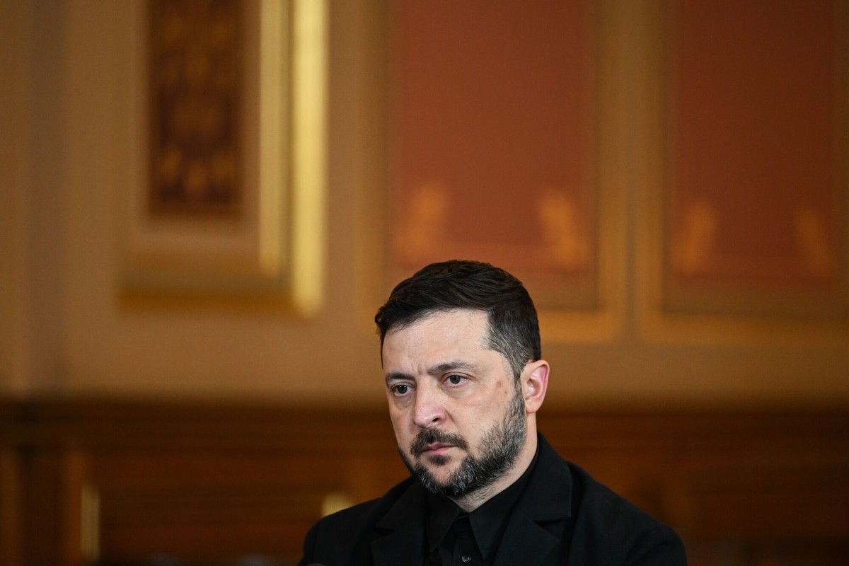 epa12478878 Ukraine's President Volodymyr Zelensky during a 'Coalition of the Willing' meeting in London, Britain, on 24 October 2025. The 'Coalition of the Willing' meeting o ...