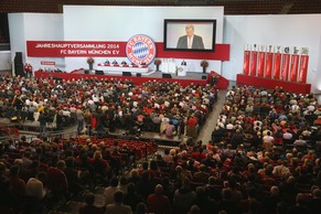 Grosser Andrang bei der Bayern-Jahreshauptversammlung.