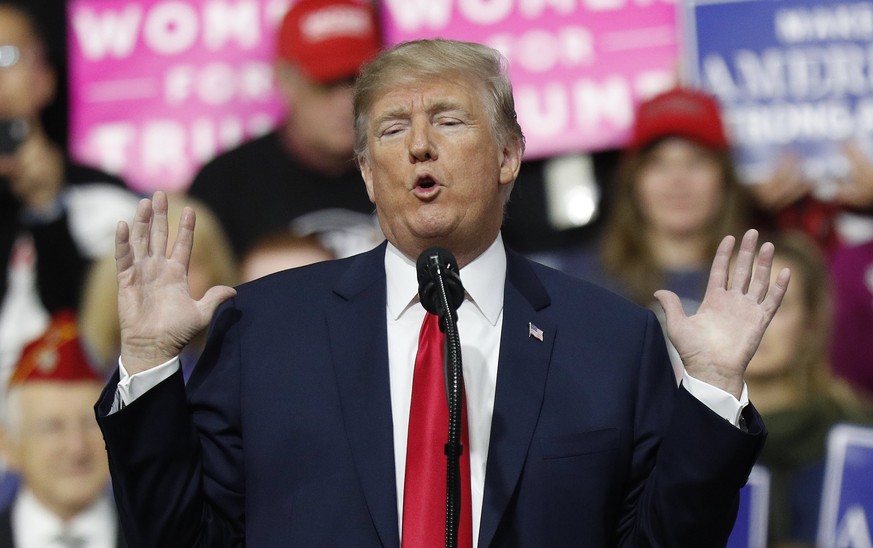 epa06595048 US President Donald J. Trump speaks during a campaign rally at at Atlantic Aviation in Moon Township, Pennsylvania, USA, 10 March 2018. EPA/DAVID MAXWELL